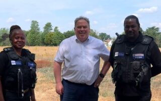 Mayor Perry with Parkguard officers in Duppas Hill.