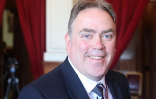 Headshot of Mayor Perry.